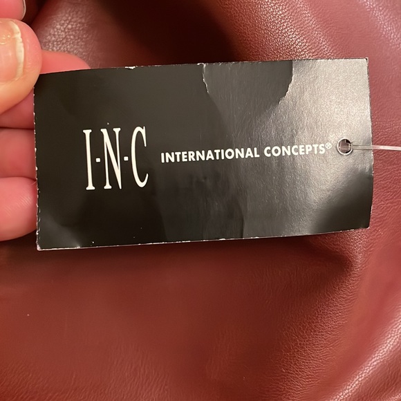 🎉NWT -INC - Burgundy Faux Leather Stretch Leggings size 12 - Picture 3 of 6